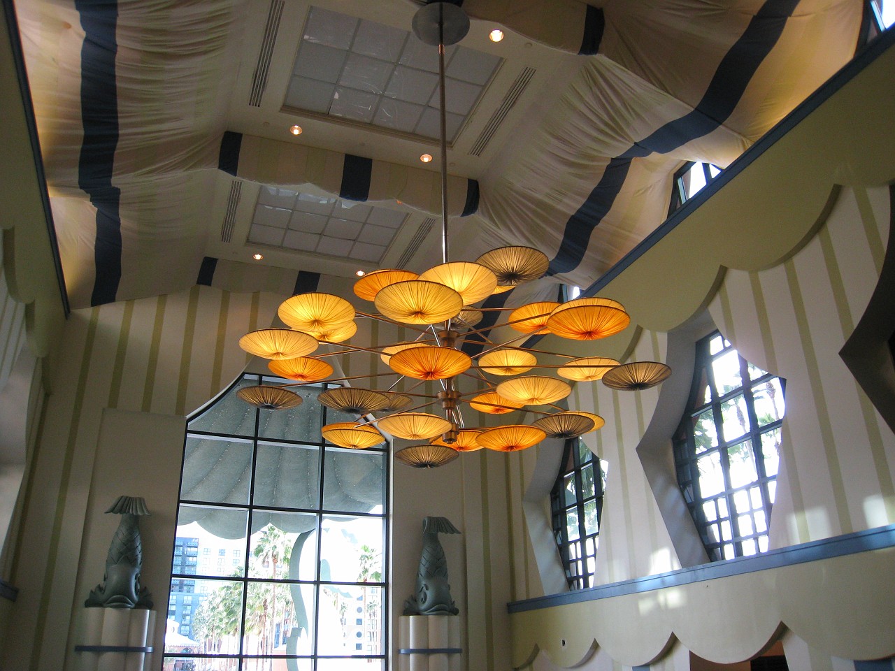 Vacation 2007-12 - Beaches Disney Hotels 0547.jpg - On the 2007-08 Florida vacation we visited beaches from Fort Myers to Sanibel Island sampling local food along the way. Green water and white sugar beaches! Arriving at Disney World we visited several of the theme resorts.